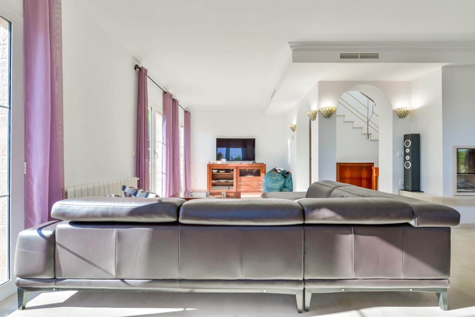 4 bedroom Villa for sale in Finestrat with pool garage - € 950,000 (Ref: 9851796)