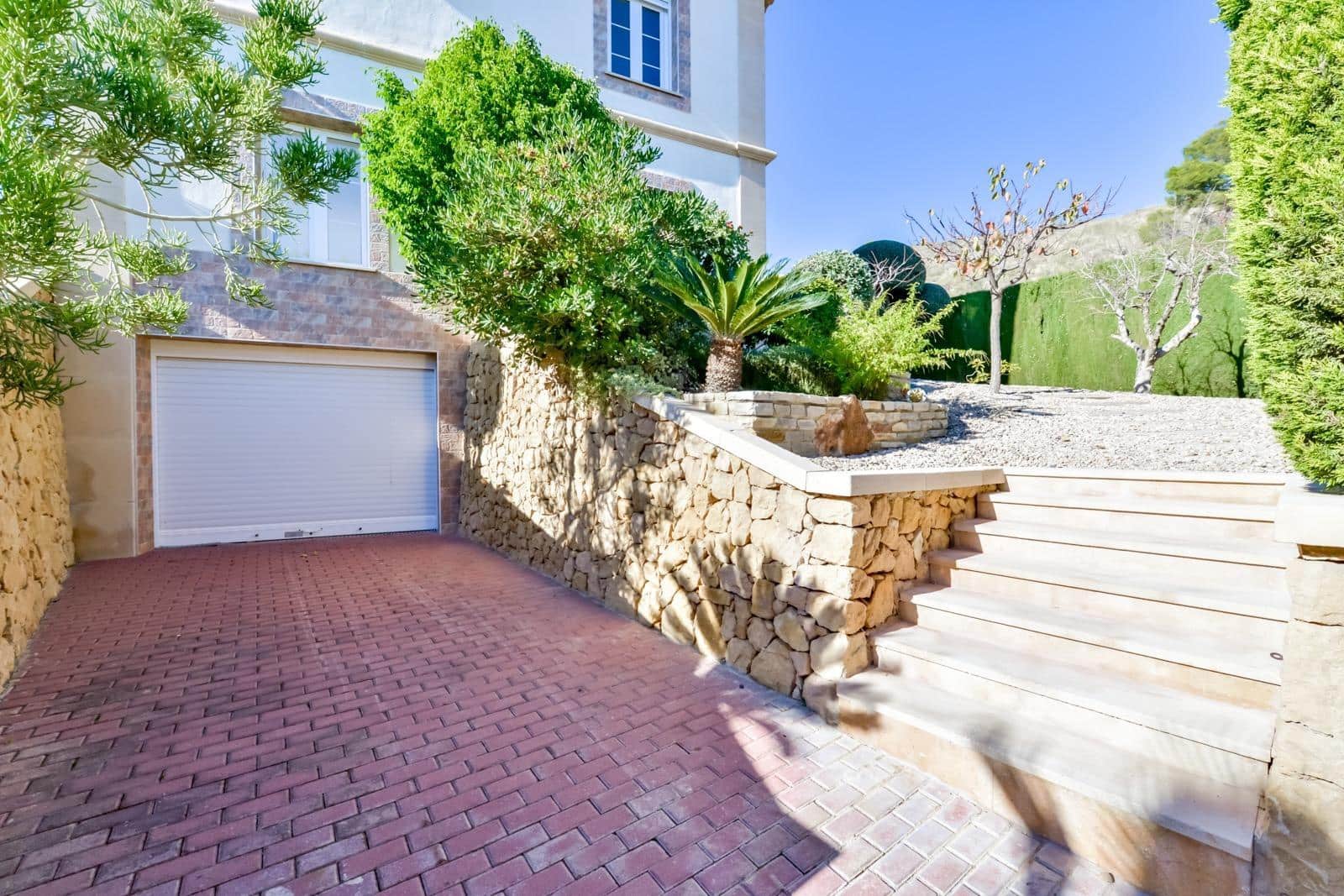 4 bedroom Villa for sale in Finestrat with pool garage - € 950,000 (Ref: 9851796)