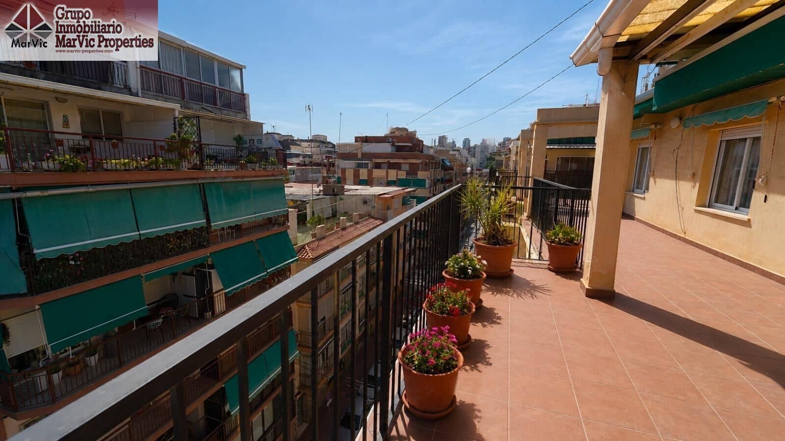 4 sovrum Takvåning till salu i Benidorm - 299 000 € (Ref: 9865228)