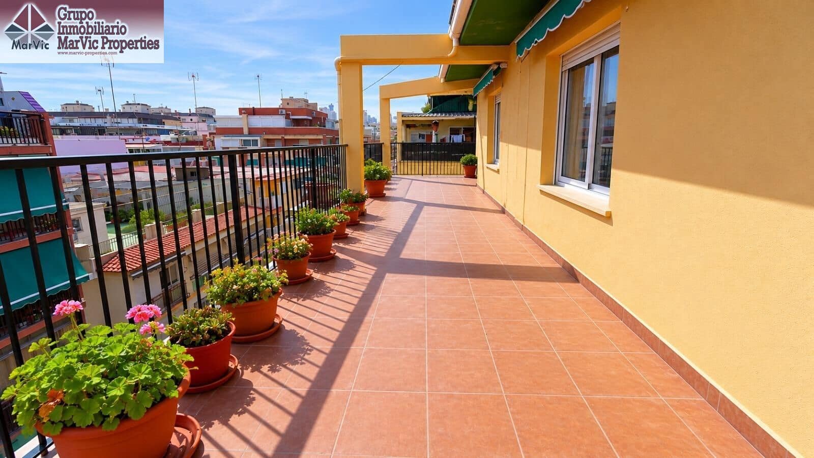 4 sovrum Takvåning till salu i Benidorm - 299 000 € (Ref: 9865228)