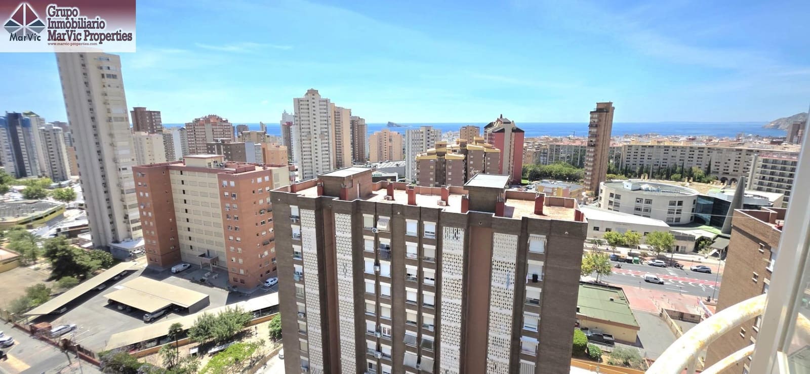 2 bedroom Apartment for sale in Benidorm with pool - € 137,000 (Ref: 9867044)