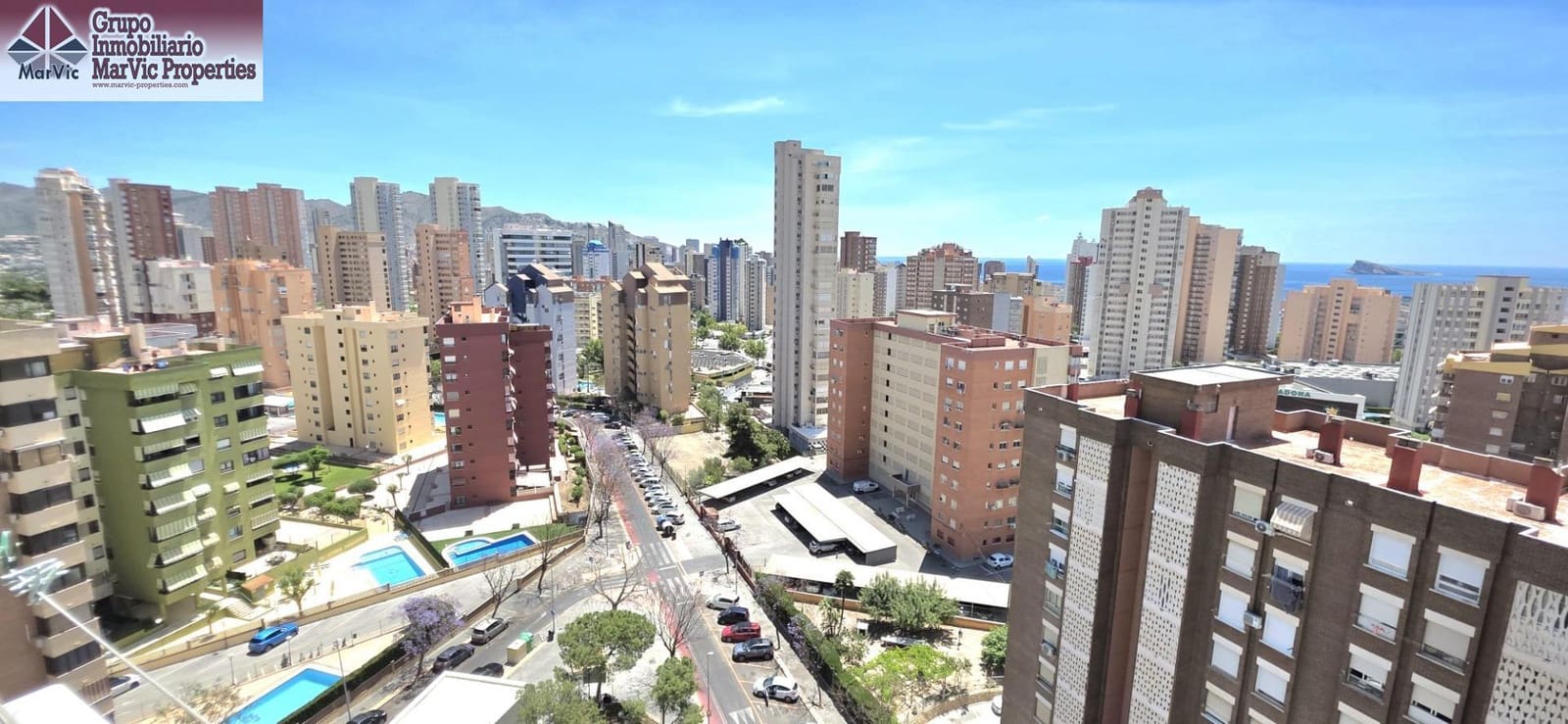 2 bedroom Apartment for sale in Benidorm with pool - € 137,000 (Ref: 9867044)