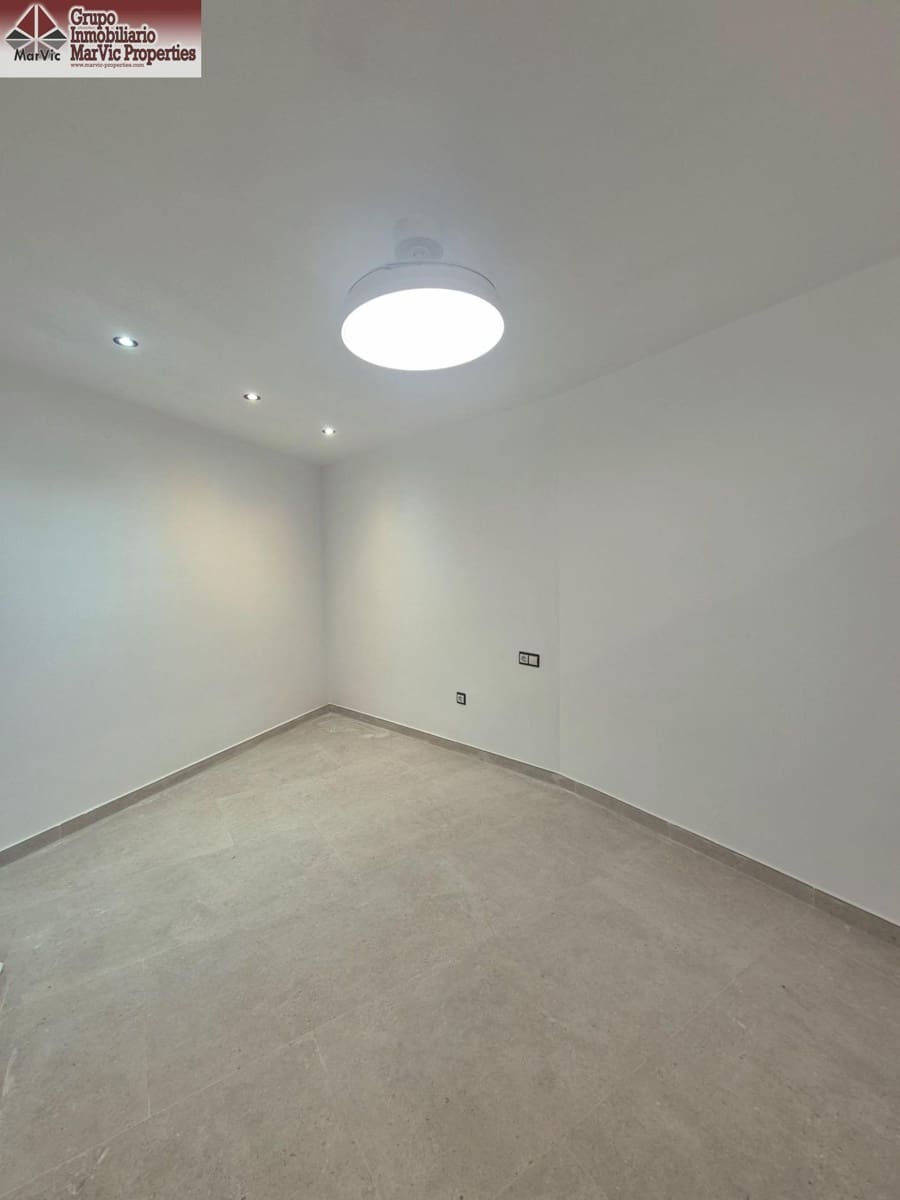 Studio til salgs i Benidorm - € 990 000 (Ref: 9876477)