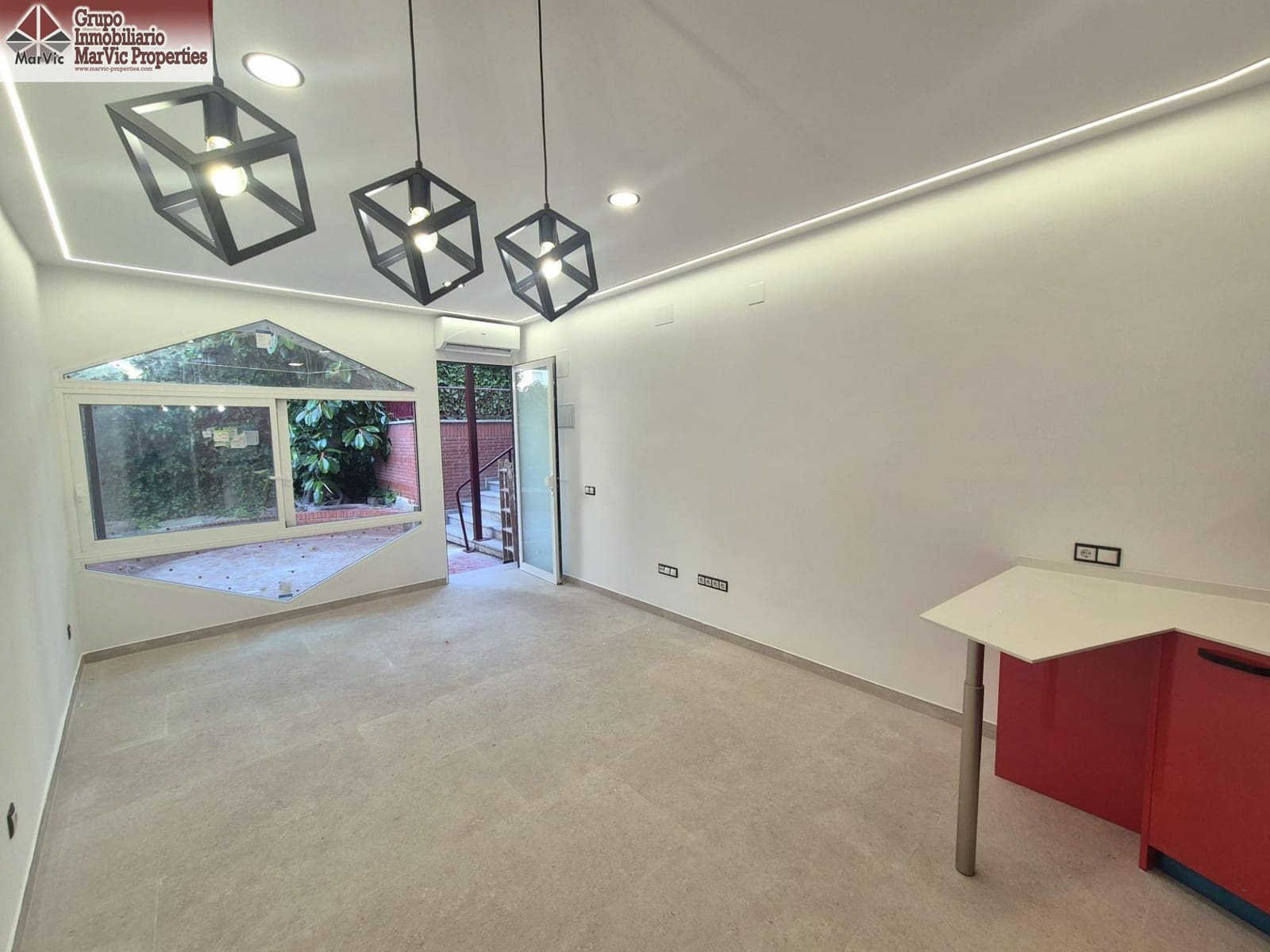 Studio til salgs i Benidorm - € 990 000 (Ref: 9876477)