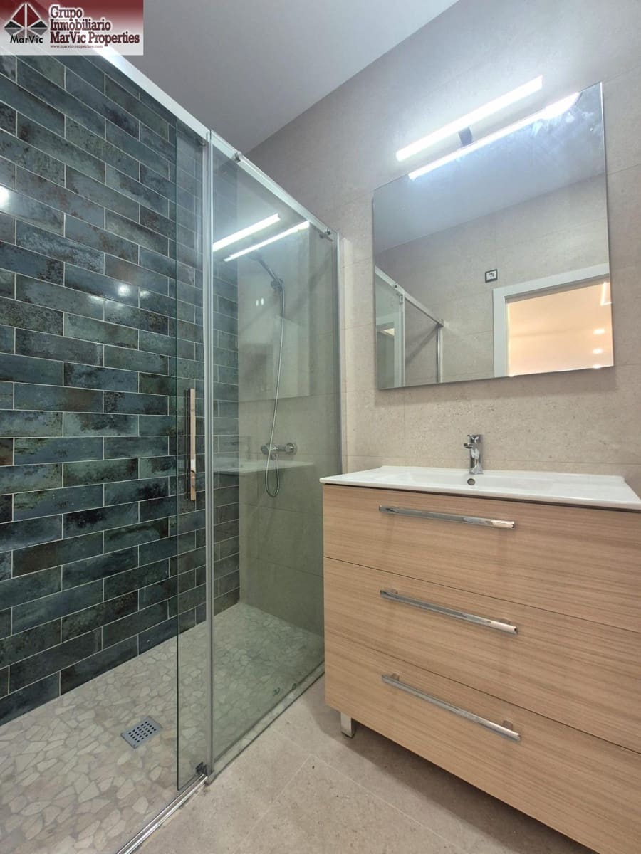 Studio til salgs i Benidorm - € 990 000 (Ref: 9876477)