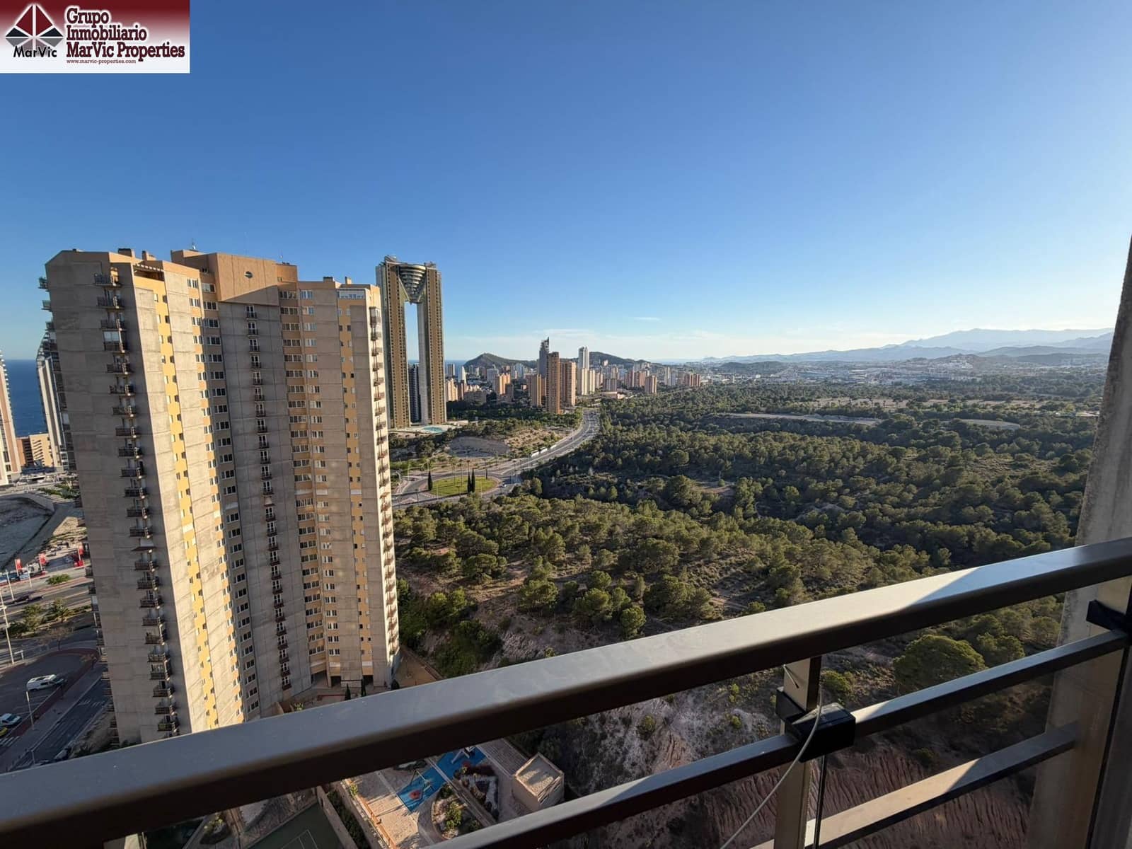 2 bedroom Flat for sale in Benidorm with pool garage - € 336,000 (Ref: 9890415)