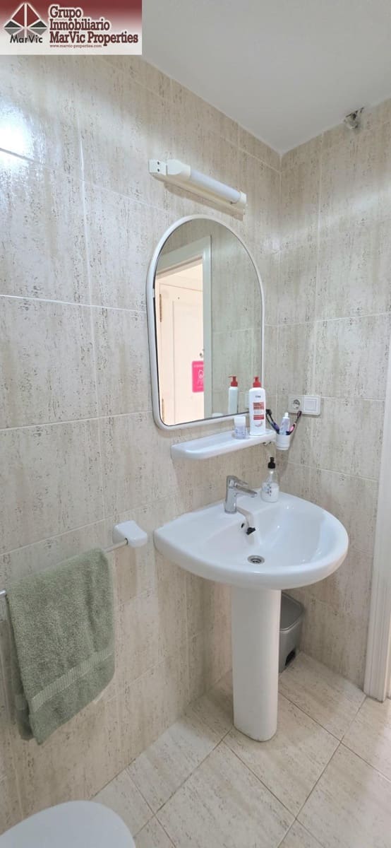 2 Zimmer Wohnung zu vermieten in Benidorm mit Pool Garage - 1.300 € (Ref: 9920455)