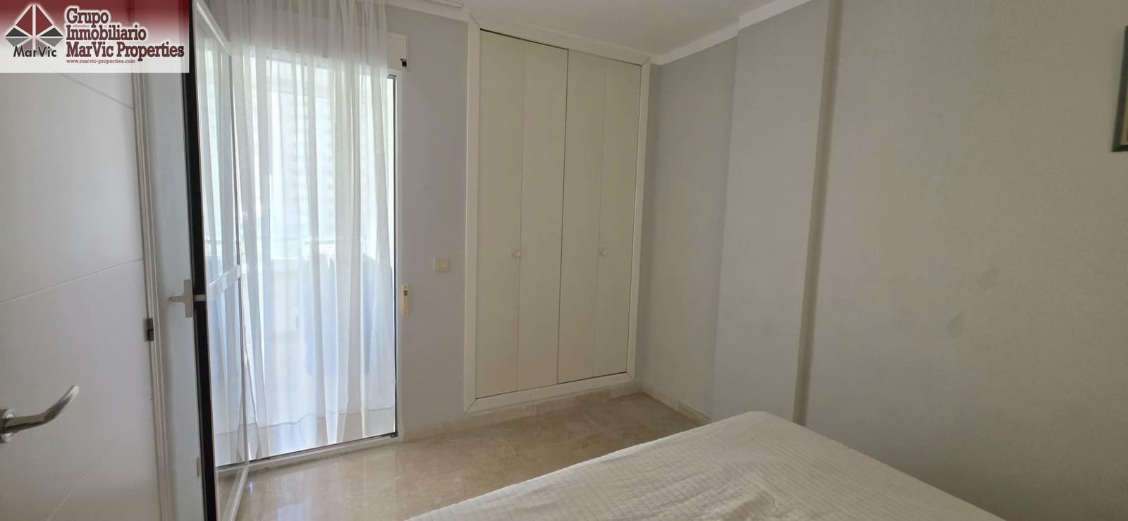 2 Zimmer Wohnung zu vermieten in Benidorm mit Pool Garage - 1.300 € (Ref: 9920455)