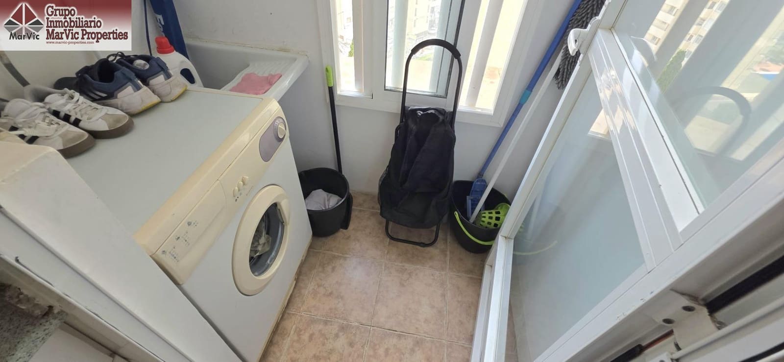 2 Zimmer Wohnung zu vermieten in Benidorm mit Pool Garage - 1.300 € (Ref: 9920455)