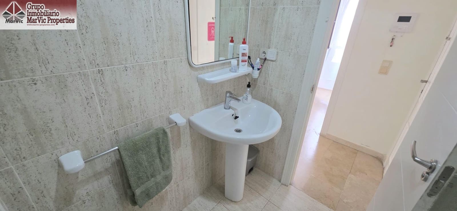 2 Zimmer Wohnung zu vermieten in Benidorm mit Pool Garage - 1.300 € (Ref: 9920455)