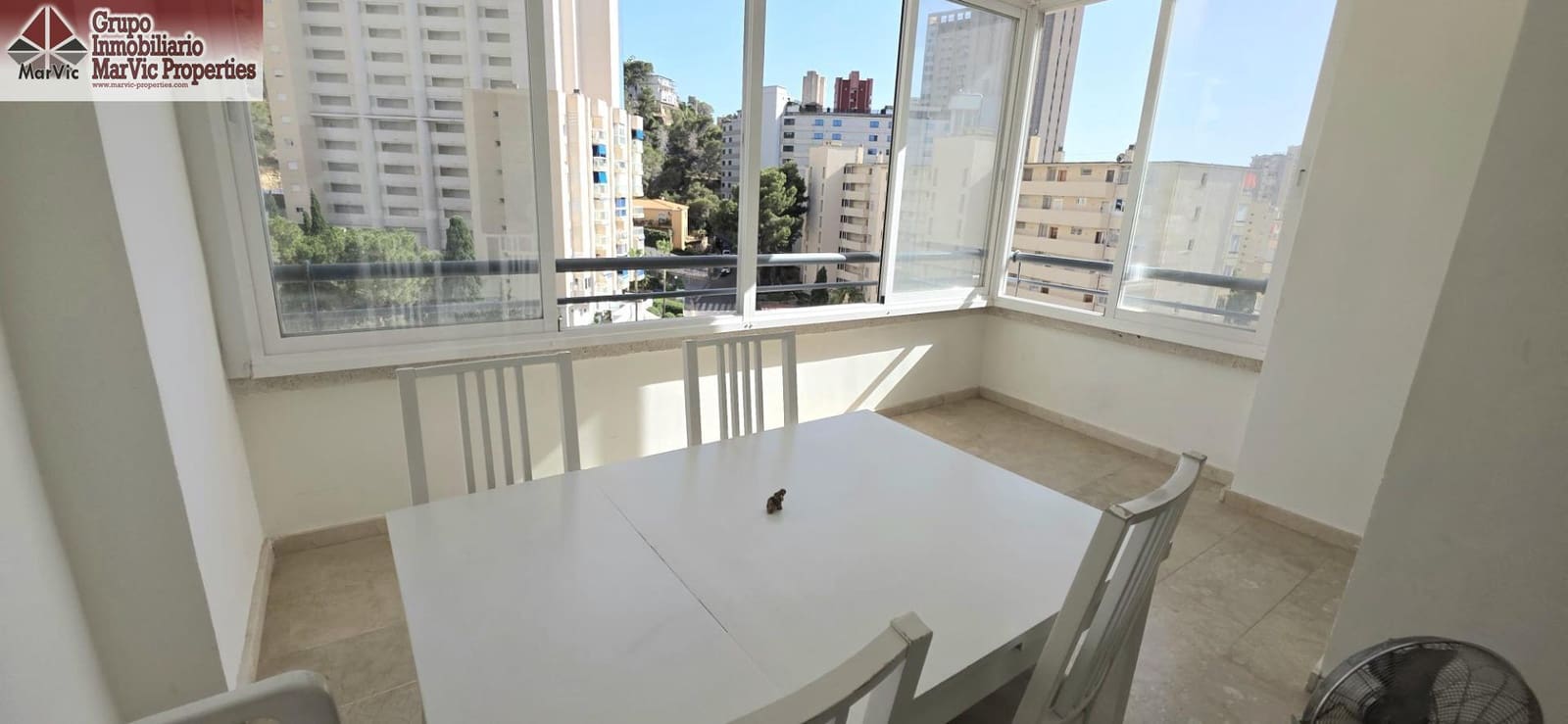 2 Zimmer Wohnung zu vermieten in Benidorm mit Pool Garage - 1.300 € (Ref: 9920455)