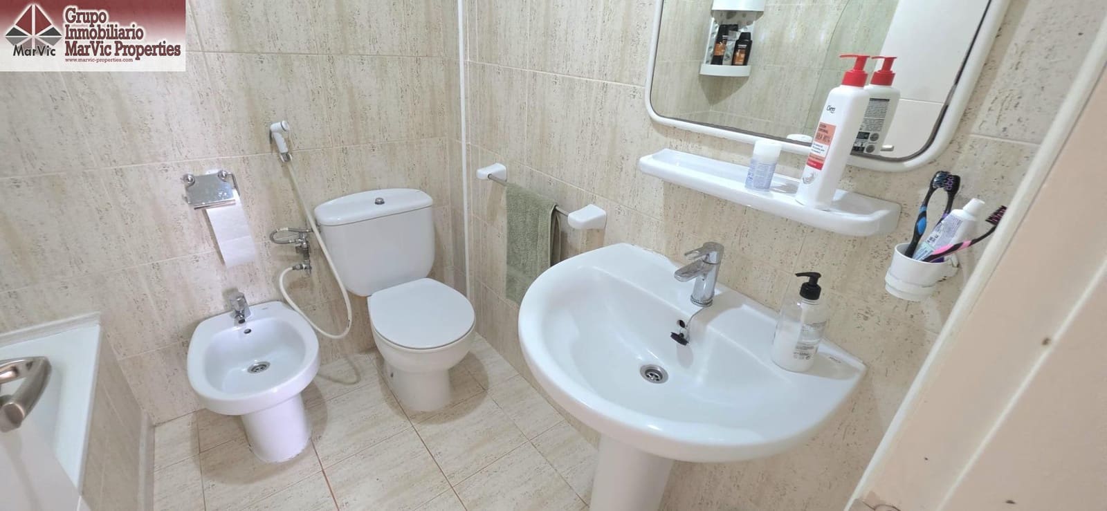 2 Zimmer Wohnung zu vermieten in Benidorm mit Pool Garage - 1.300 € (Ref: 9920455)
