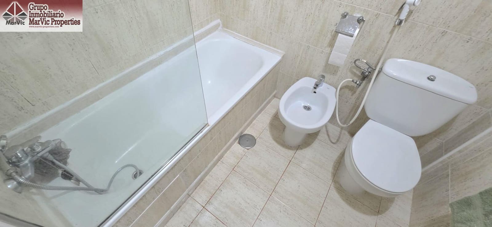 2 Zimmer Wohnung zu vermieten in Benidorm mit Pool Garage - 1.300 € (Ref: 9920455)