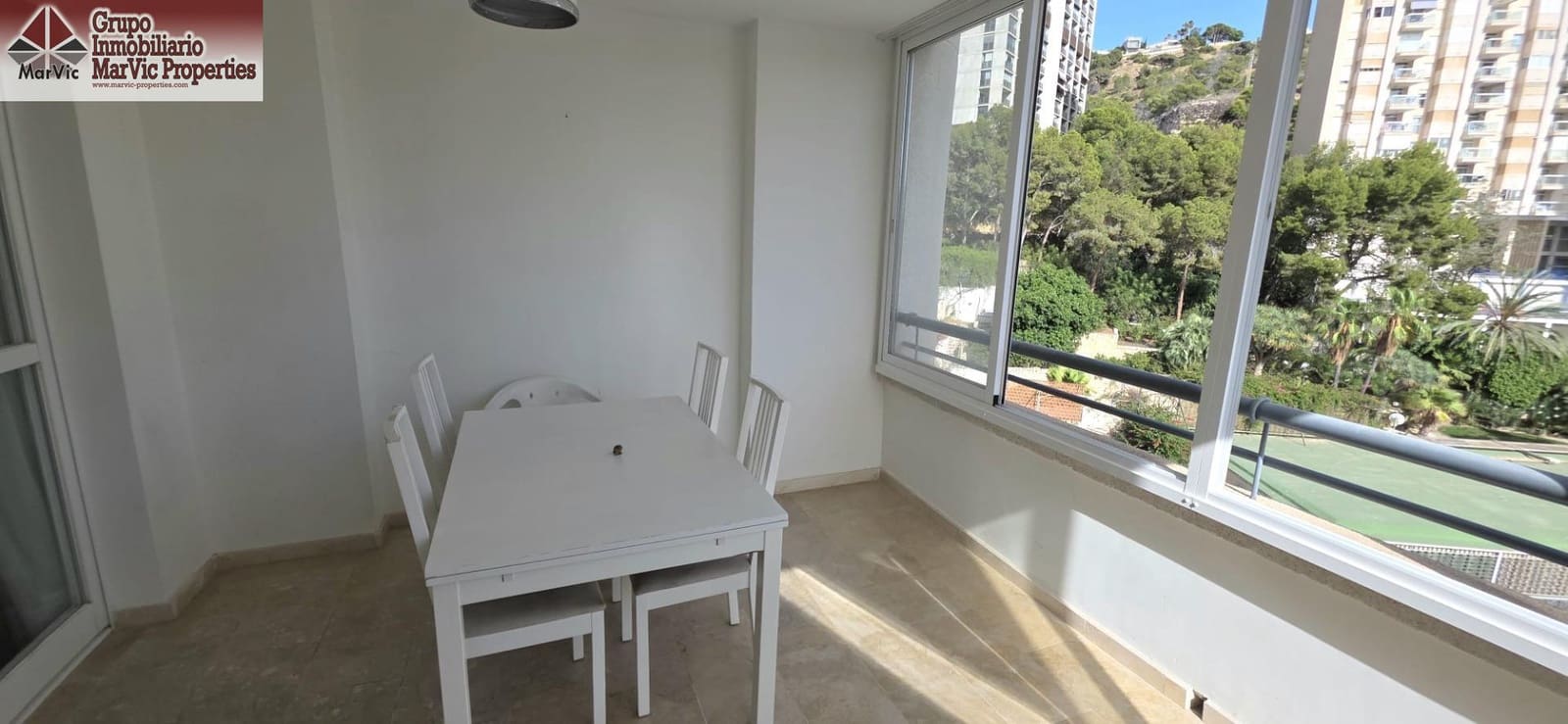 2 Zimmer Wohnung zu vermieten in Benidorm mit Pool Garage - 1.300 € (Ref: 9920455)
