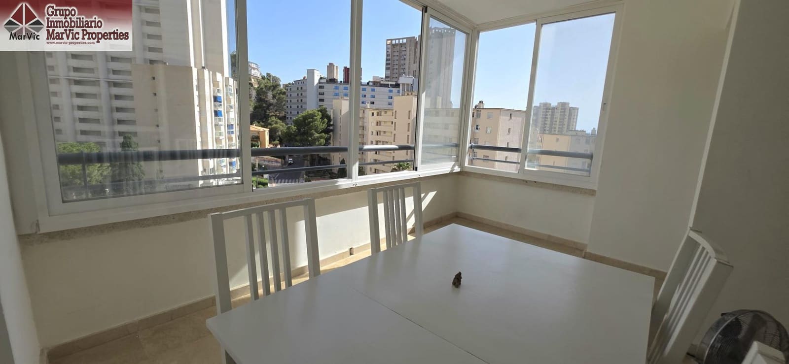 2 Zimmer Wohnung zu vermieten in Benidorm mit Pool Garage - 1.300 € (Ref: 9920455)