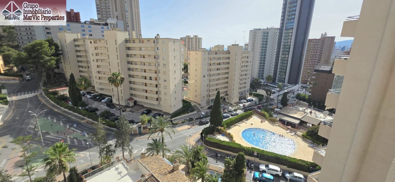 2 Zimmer Wohnung zu vermieten in Benidorm mit Pool Garage - 1.300 € (Ref: 9920455)