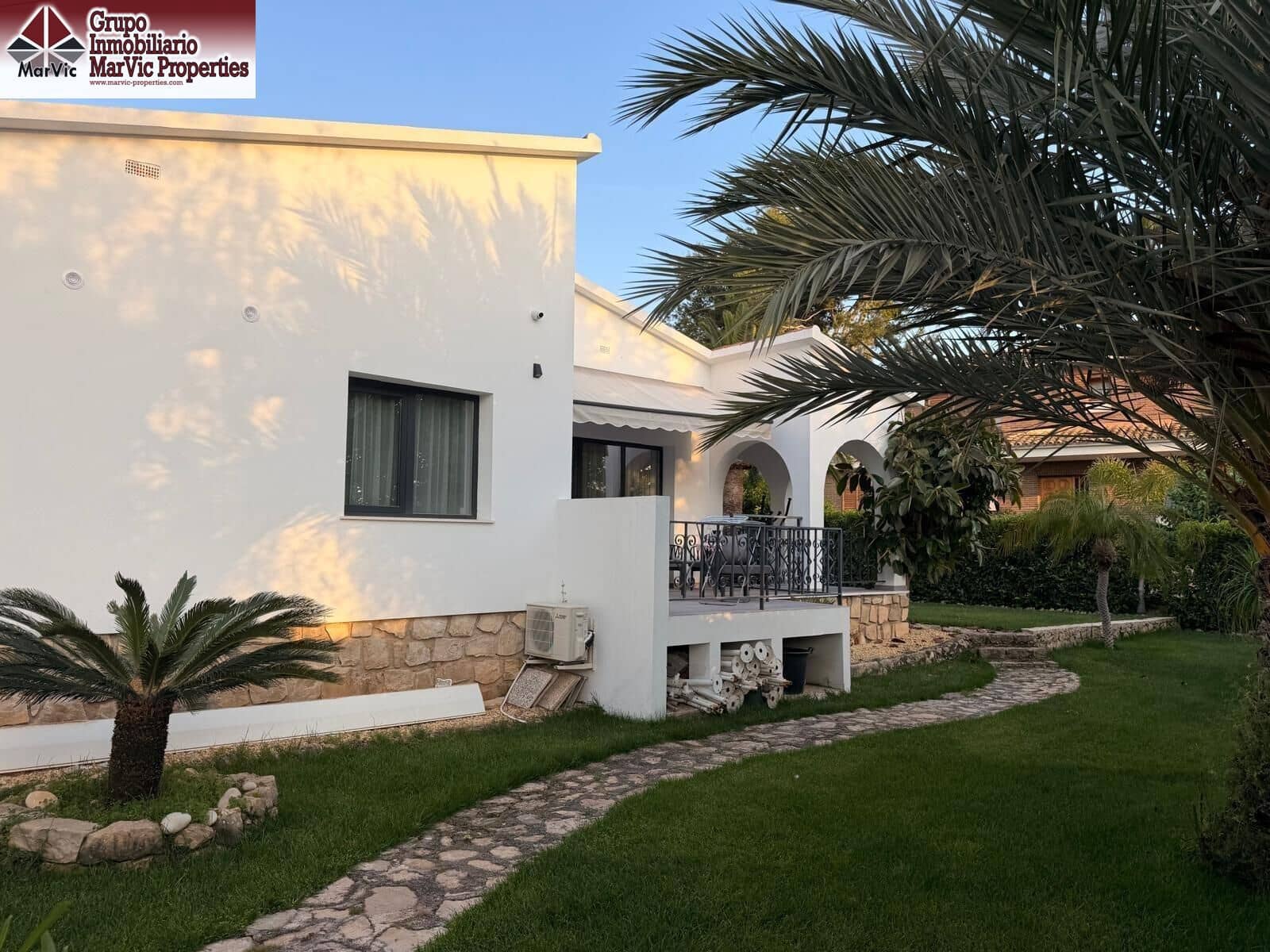 4 bedroom Villa for sale in Benidorm with pool garage - € 870,000 (Ref: 9920456)