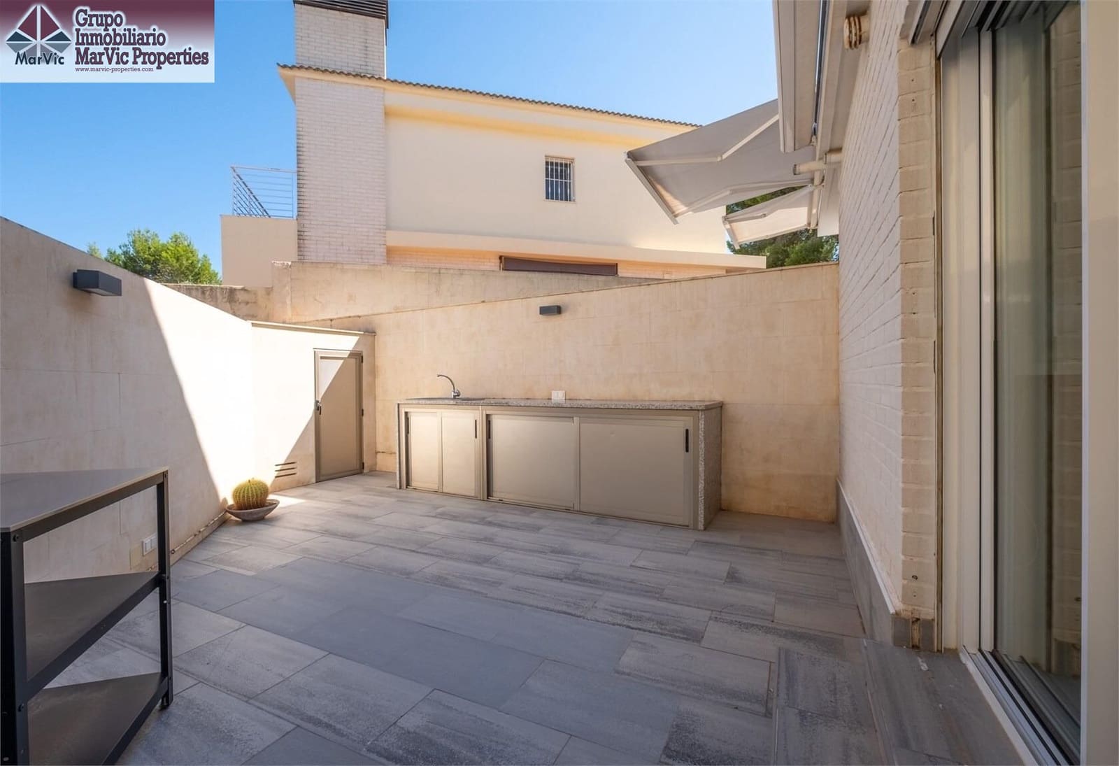 4 sypialnia Willa na sprzedaż w Alfaz del Pi / L'Alfas del Pi z basenem - 577 000 € (Ref: 9938245)
