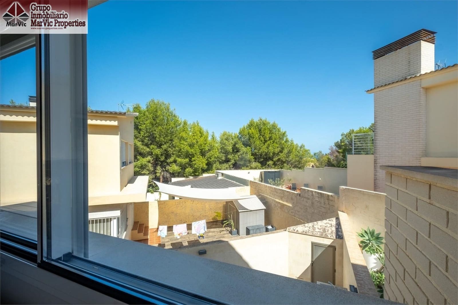4 sypialnia Willa na sprzedaż w Alfaz del Pi / L'Alfas del Pi z basenem - 577 000 € (Ref: 9938245)