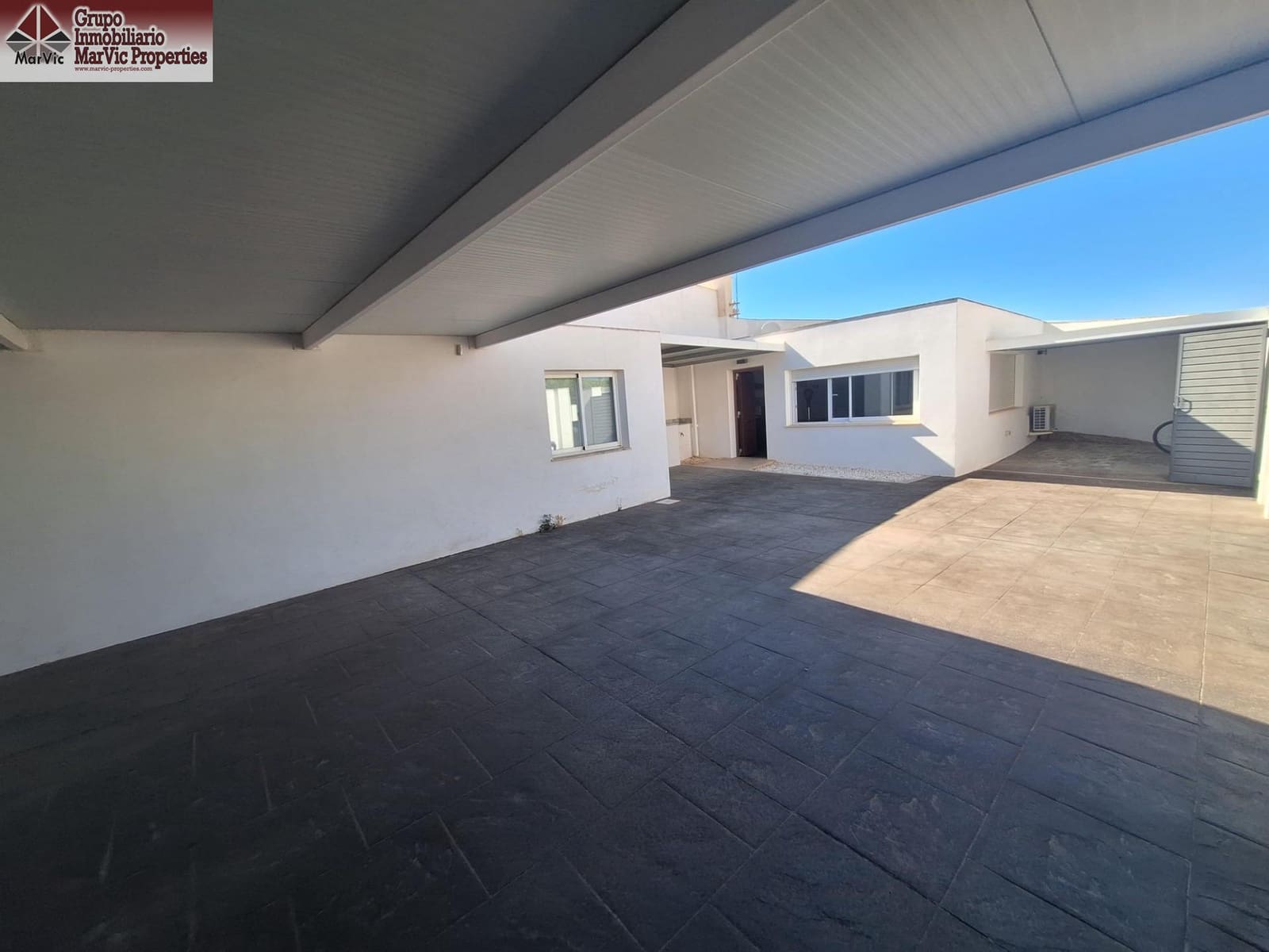 4 sypialnia Willa na sprzedaż w Alfaz del Pi / L'Alfas del Pi z basenem - 577 000 € (Ref: 9938245)