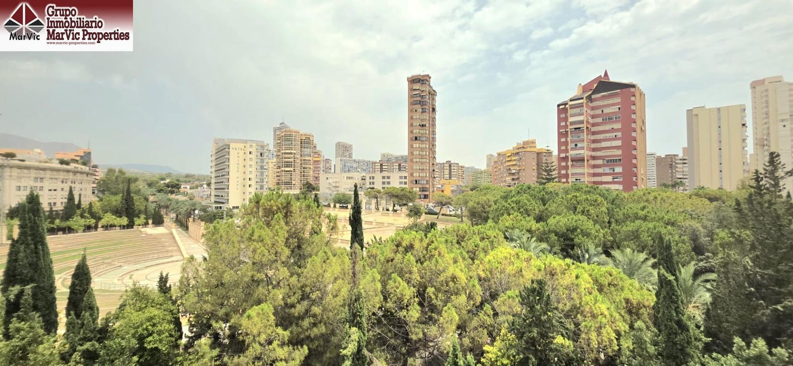 3 bedroom Flat for sale in Benidorm with garage - € 345,000 (Ref: 9966686)