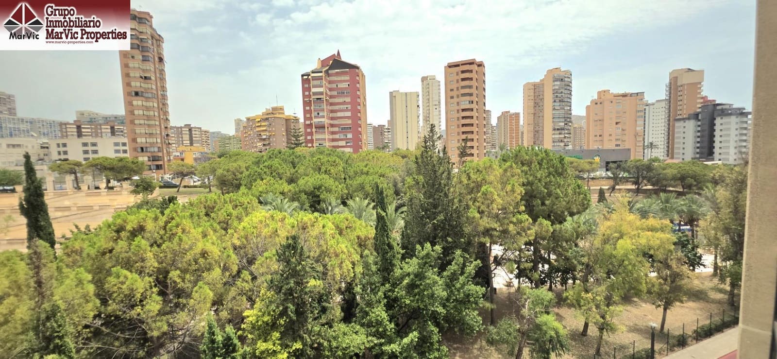 3 bedroom Flat for sale in Benidorm with garage - € 345,000 (Ref: 9966686)