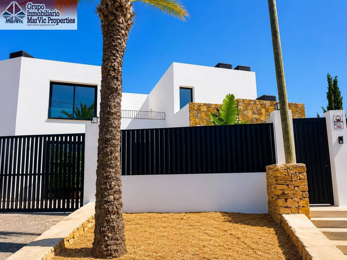 3 soverom Villa til salgs i Alfaz del Pi / L'Alfas del Pi med svømmebasseng garasje - € 850 000 (Ref: 9977359)
