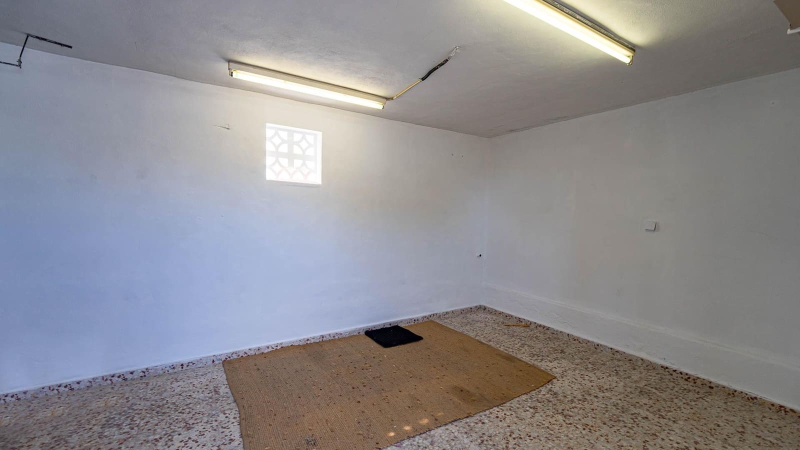 2 bedroom Villa for sale in La Florida with pool garage - € 194,999 (Ref: 10005335)