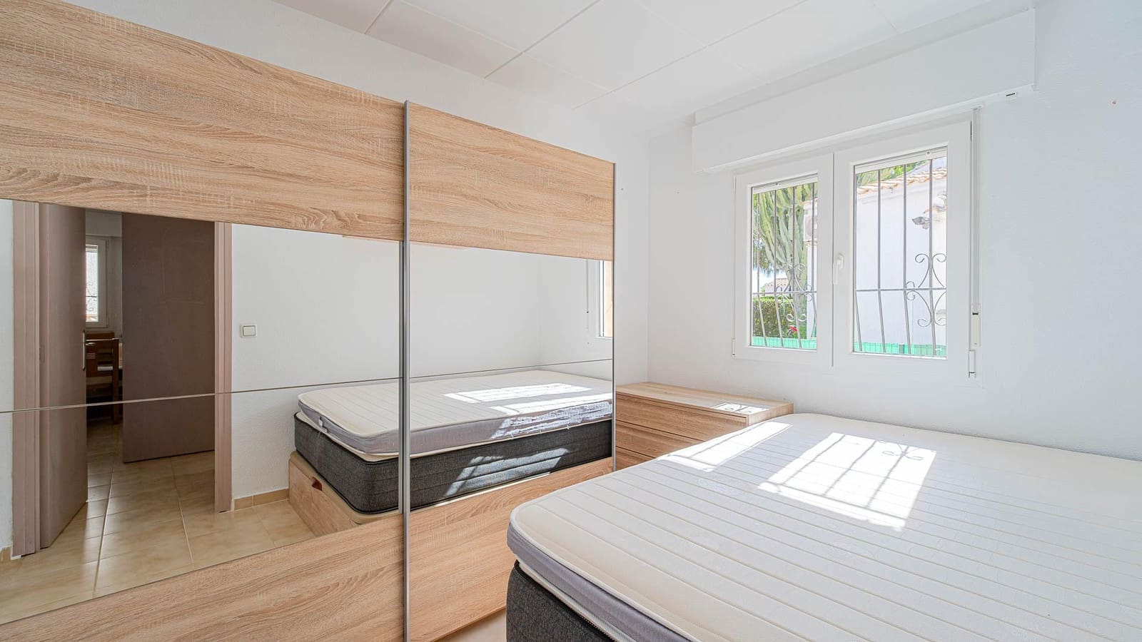 2 bedroom Villa for sale in La Florida with pool garage - € 194,999 (Ref: 10005335)