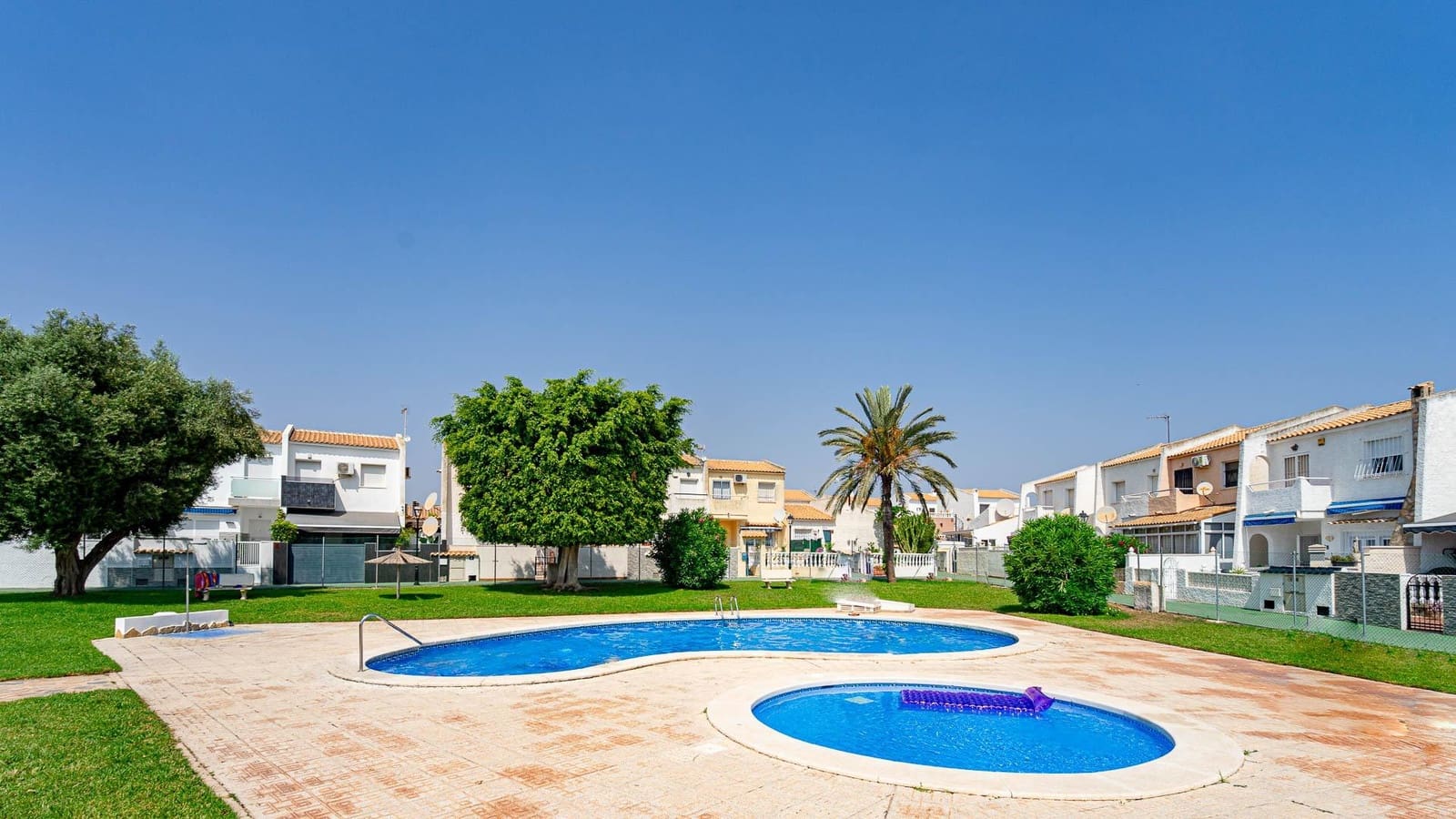 2 bedroom Villa for sale in La Florida with pool garage - € 194,999 (Ref: 10005335)