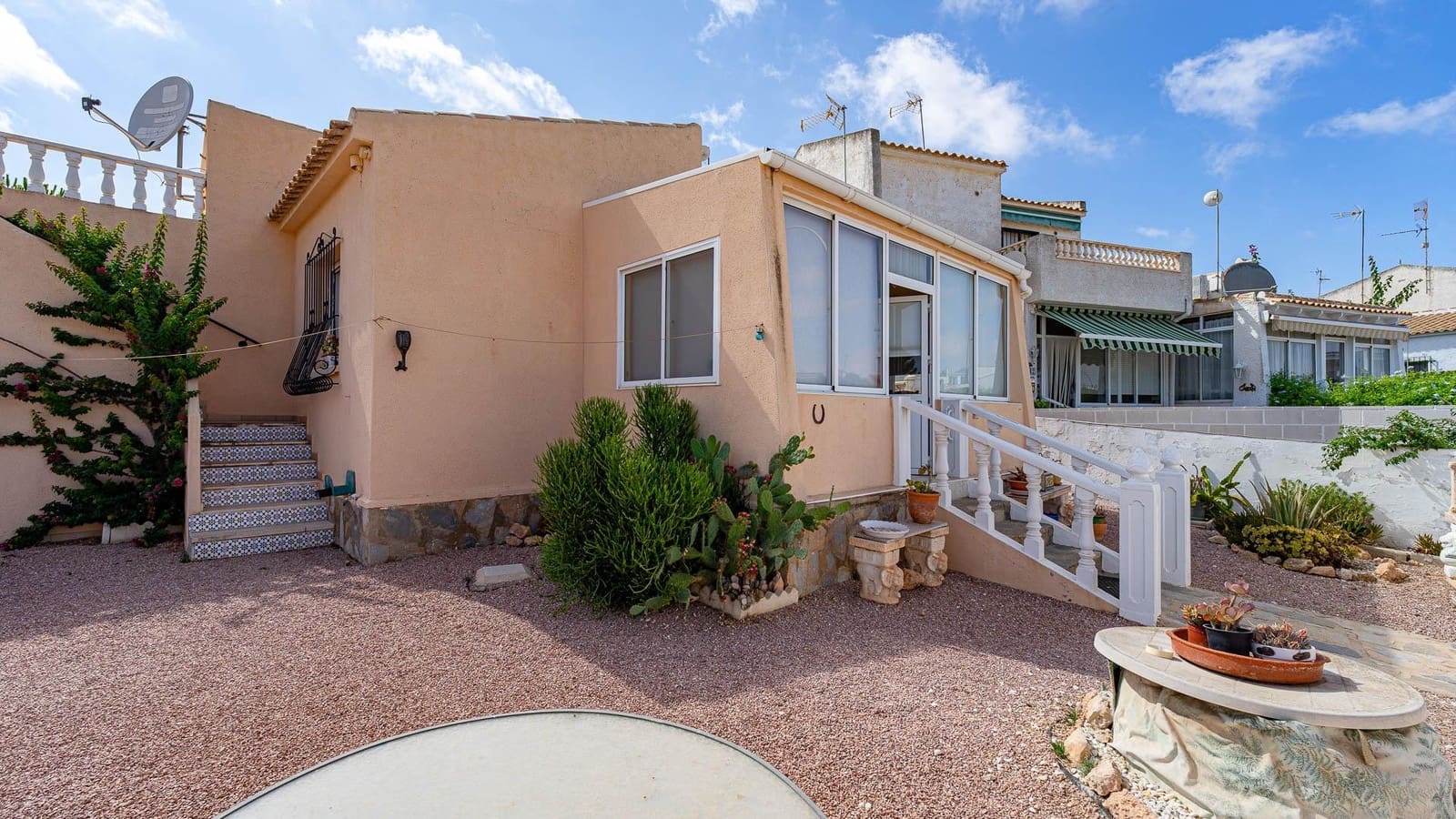 2 bedroom Villa for sale in La Florida with pool garage - € 194,999 (Ref: 10005335)