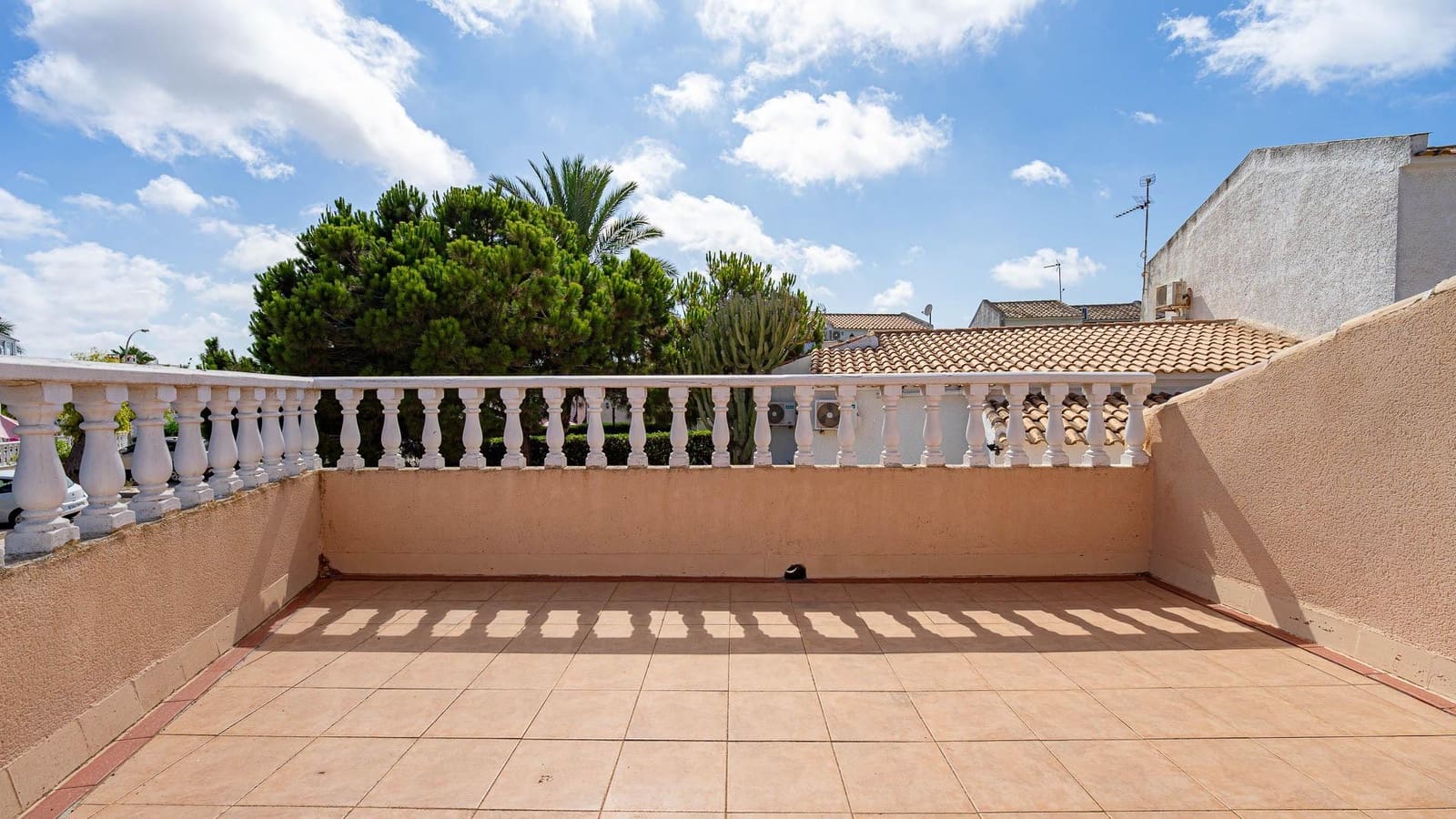 2 bedroom Villa for sale in La Florida with pool garage - € 194,999 (Ref: 10005335)