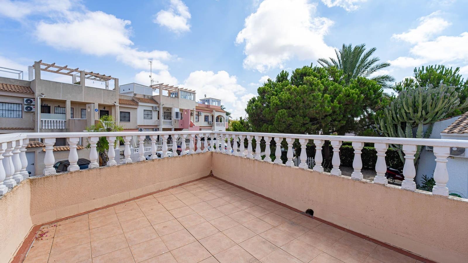2 bedroom Villa for sale in La Florida with pool garage - € 194,999 (Ref: 10005335)