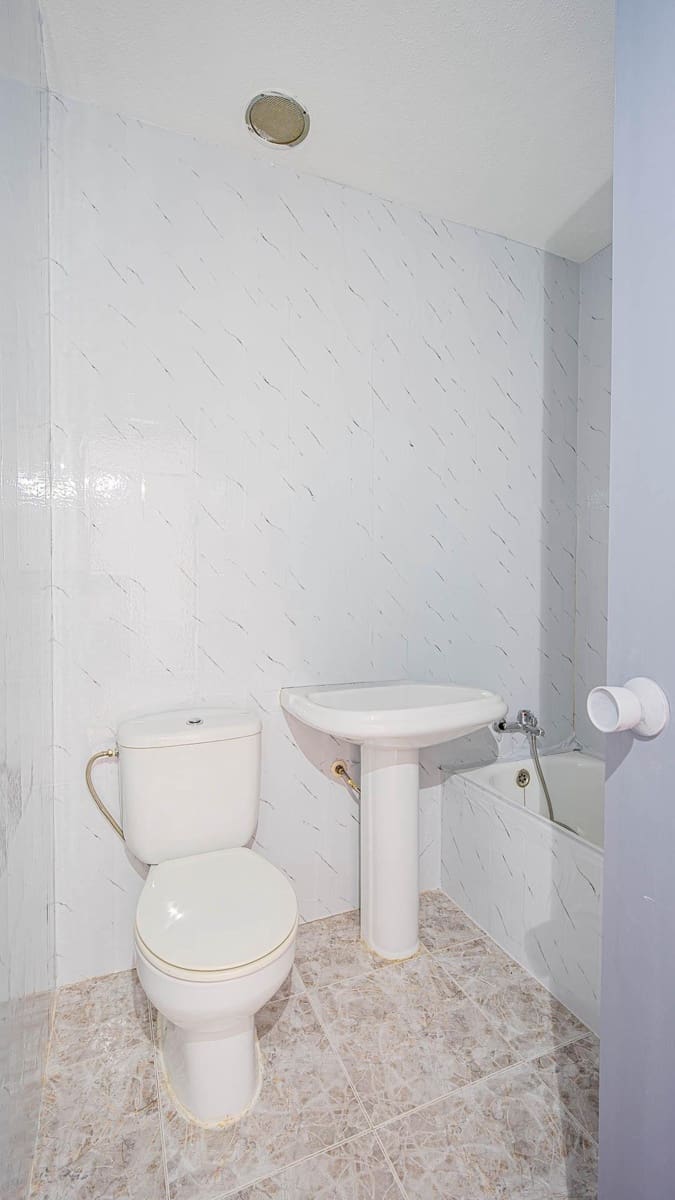 2 slaapkamer Rijtjeshuis te koop in El Limonar - € 105.000 (Ref: 10011558)