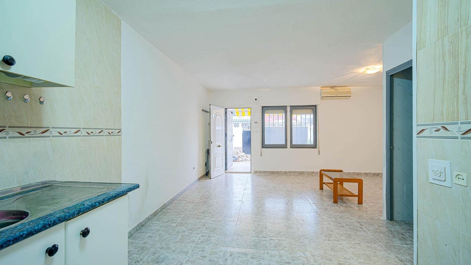 2 slaapkamer Rijtjeshuis te koop in El Limonar - € 105.000 (Ref: 10011558)