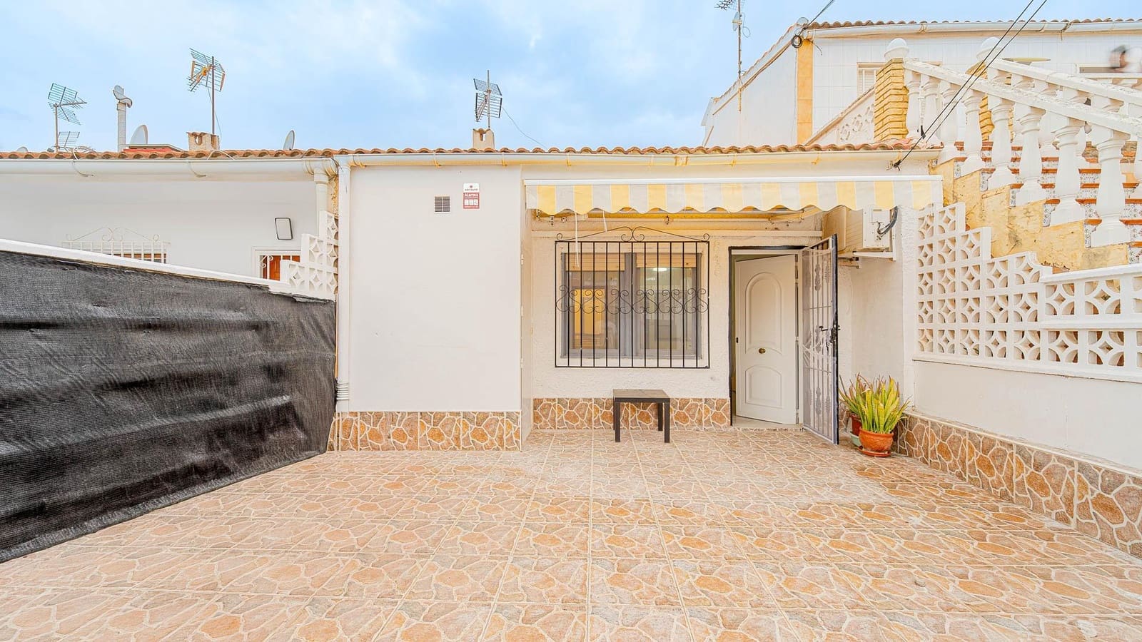2 slaapkamer Rijtjeshuis te koop in El Limonar - € 105.000 (Ref: 10011558)