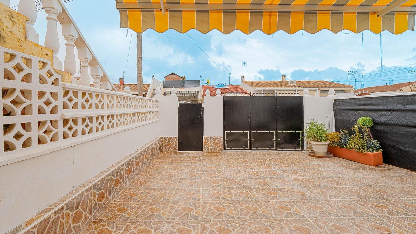 2 slaapkamer Rijtjeshuis te koop in El Limonar - € 105.000 (Ref: 10011558)