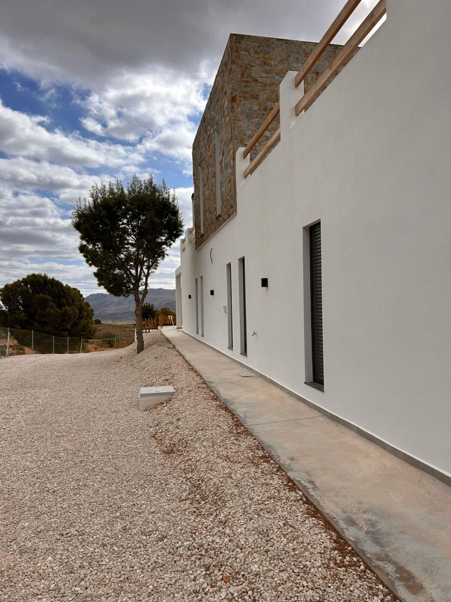 4 bedroom Villa for sale in Pinoso with pool garage - € 600,000 (Ref: 10017619)