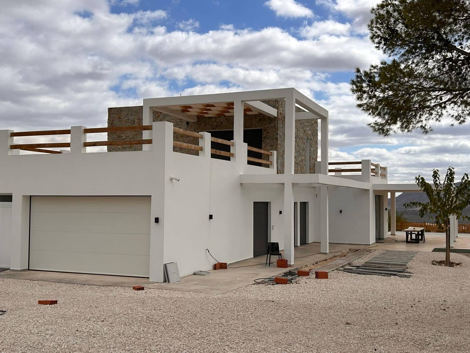 4 bedroom Villa for sale in Pinoso with pool garage - € 600,000 (Ref: 10017619)