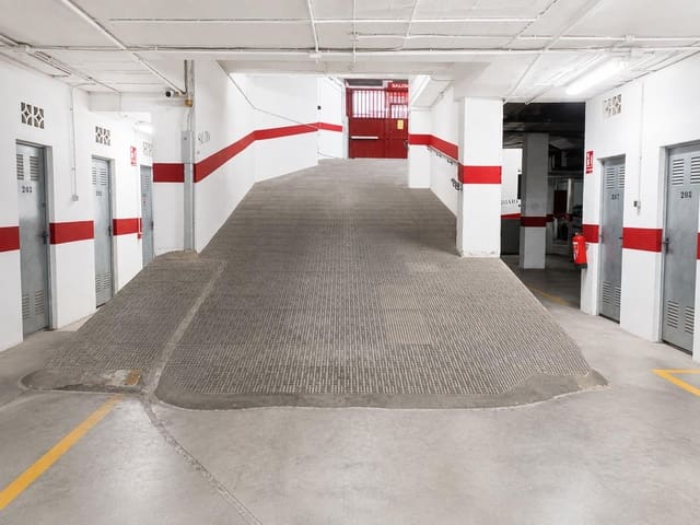 Garage à vendre à Parque de las Naciones, Torrevieja - 11 999 € (Ref: 10021028)