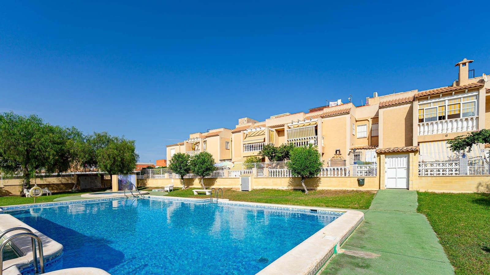 3 bedroom Bungalow for sale in Torrevieja with pool - € 164,999 (Ref: 10024261)