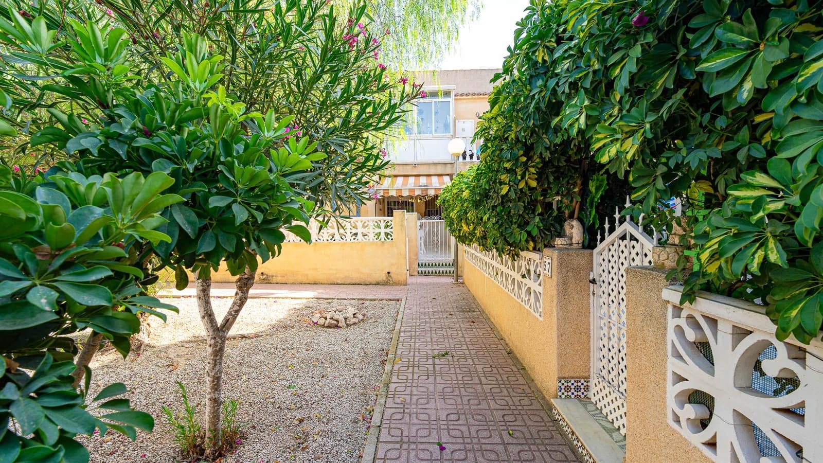 3 bedroom Bungalow for sale in Torrevieja with pool - € 164,999 (Ref: 10024261)
