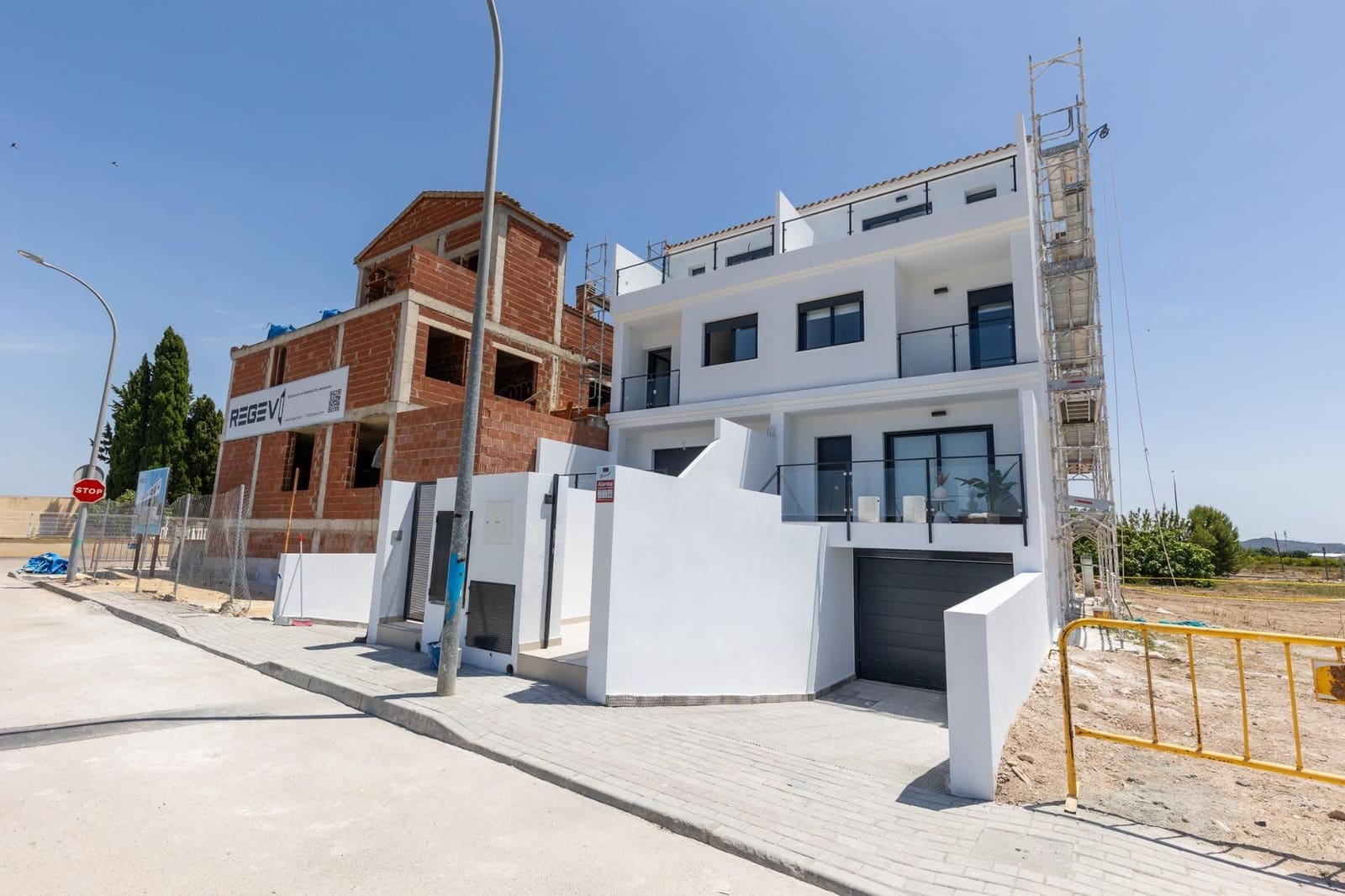3 sypialnia Dom blizniak na sprzedaż w Rafal z basenem garażem - 295 000 € (Ref: 10024262)