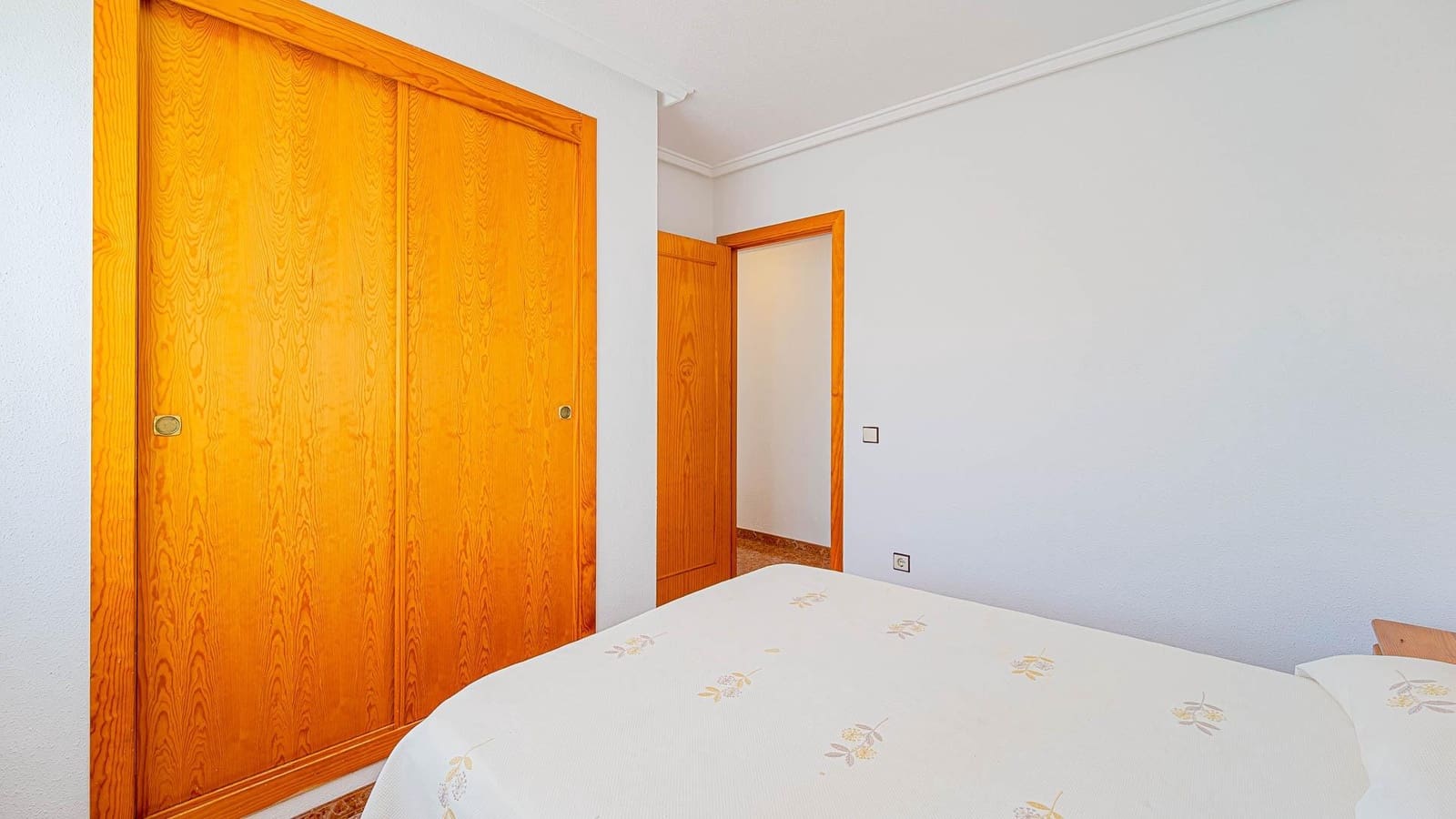 3 slaapkamer Penthouse te koop in Torrevieja met zwembad - € 149.999 (Ref: 10027882)