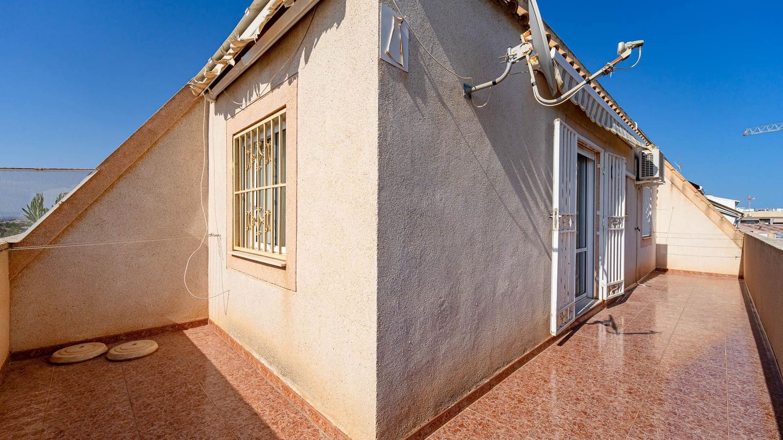 3 slaapkamer Penthouse te koop in Torrevieja met zwembad - € 149.999 (Ref: 10027882)