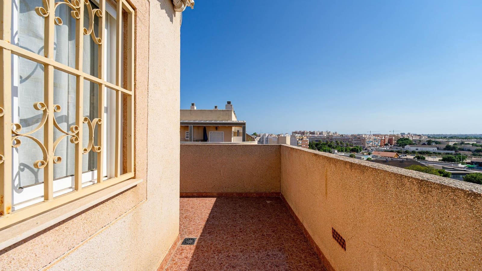3 slaapkamer Penthouse te koop in Torrevieja met zwembad - € 149.999 (Ref: 10027882)