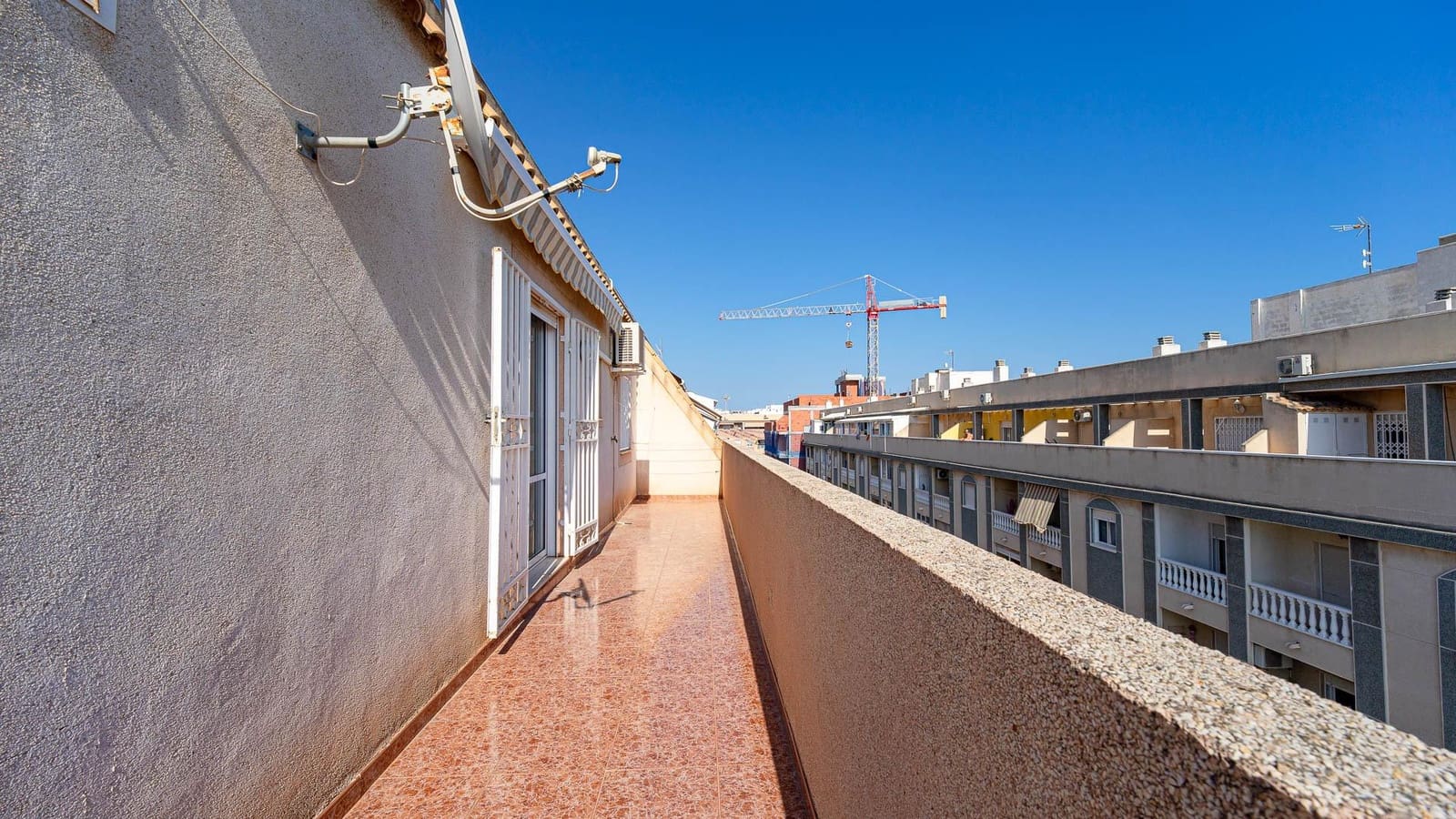 3 slaapkamer Penthouse te koop in Torrevieja met zwembad - € 149.999 (Ref: 10027882)
