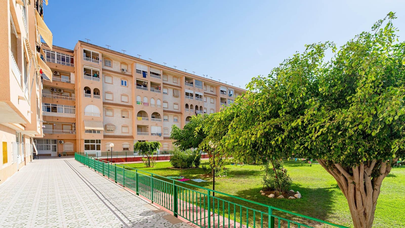 3 slaapkamer Penthouse te koop in Torrevieja met zwembad - € 149.999 (Ref: 10027882)