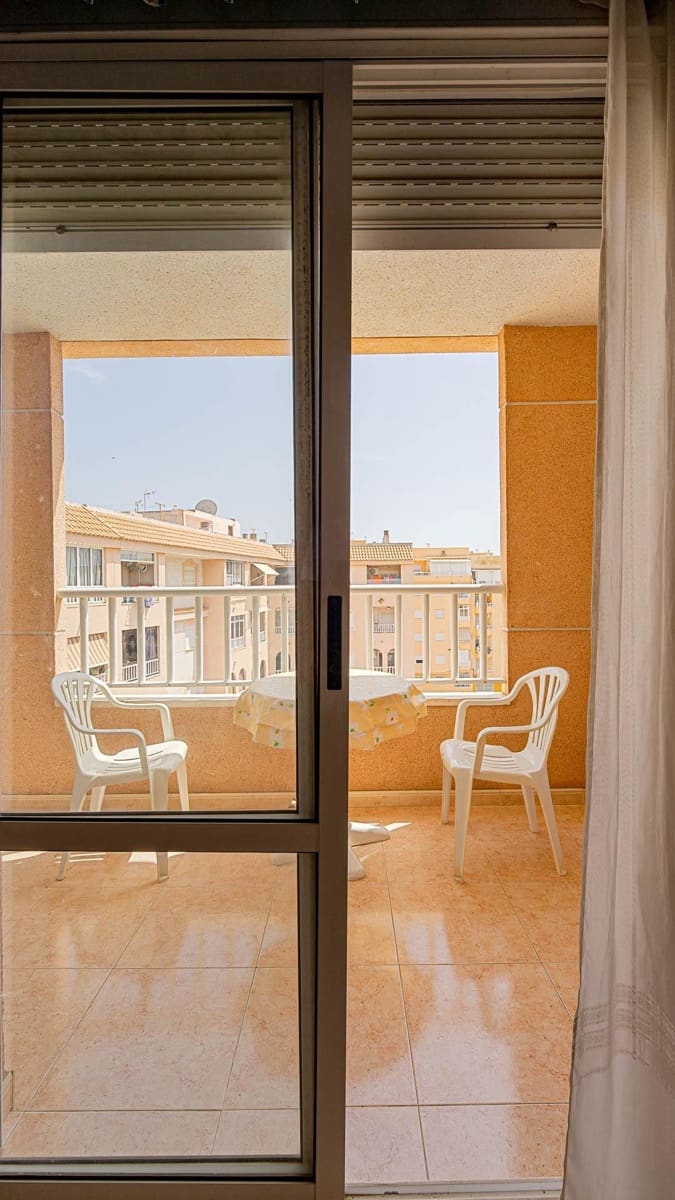 2 quarto Penthouse para venda em Torrevieja com piscina - 129 999 € (Ref: 10030677)