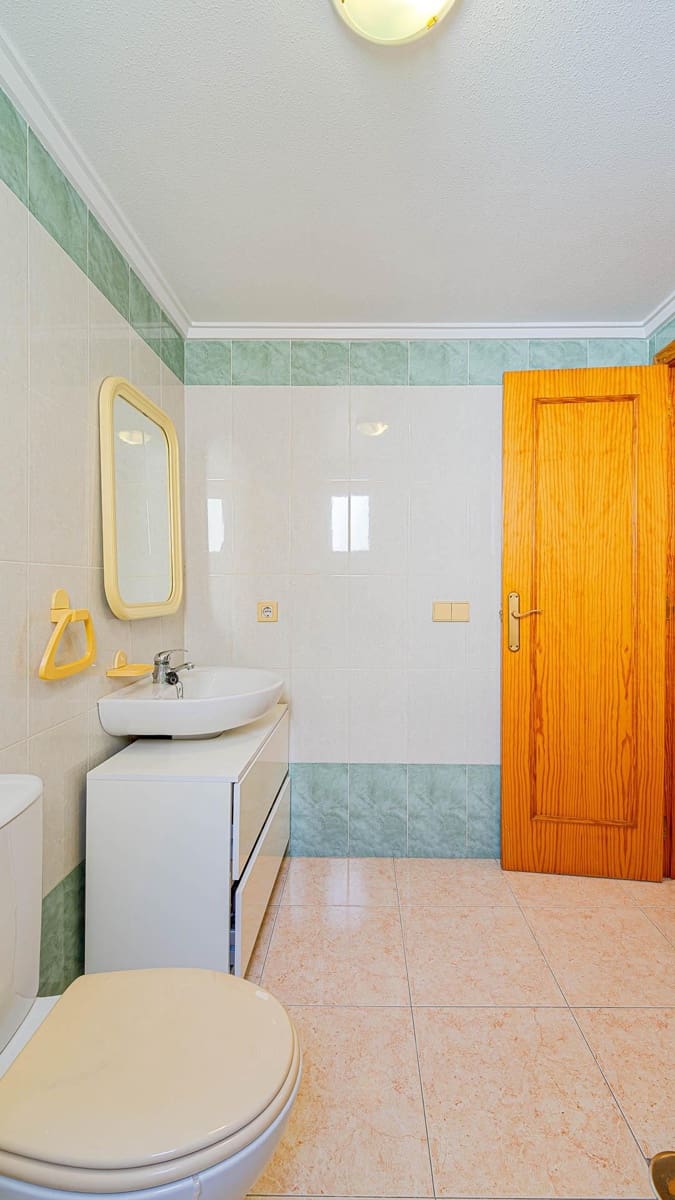 2 quarto Penthouse para venda em Torrevieja com piscina - 129 999 € (Ref: 10030677)